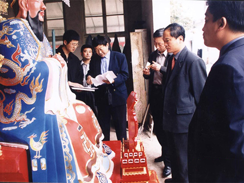 捐贈的臺灣孔廟孔子像